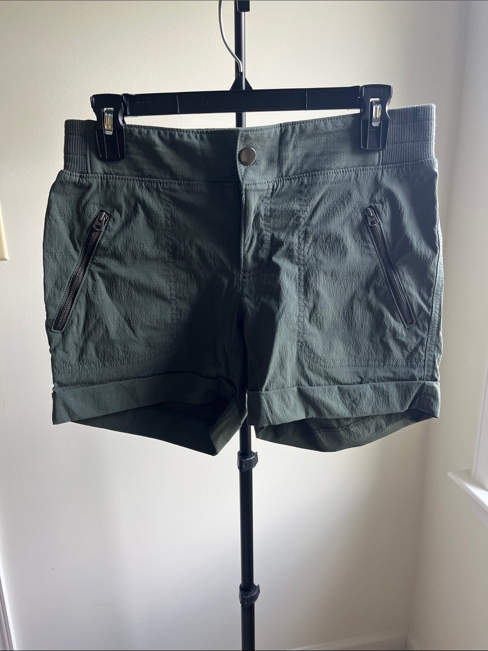 Athleta Sage Green Trekke hiking Shorts